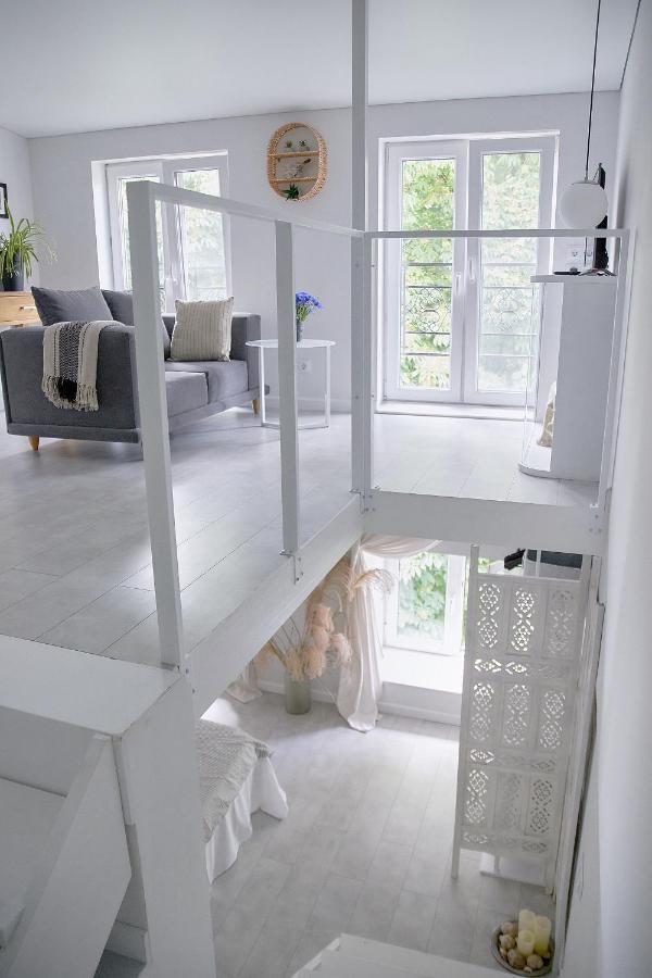White Door Apartments Heart Of Odessa 4 Экстерьер фото
