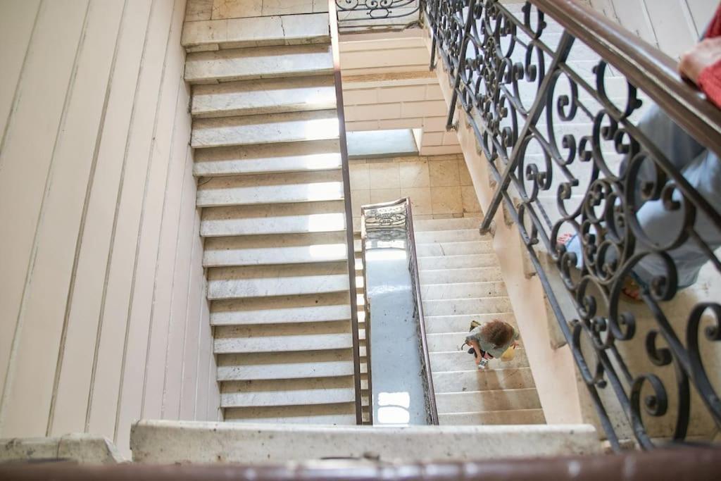 White Door Apartments Heart Of Odessa 4 Экстерьер фото